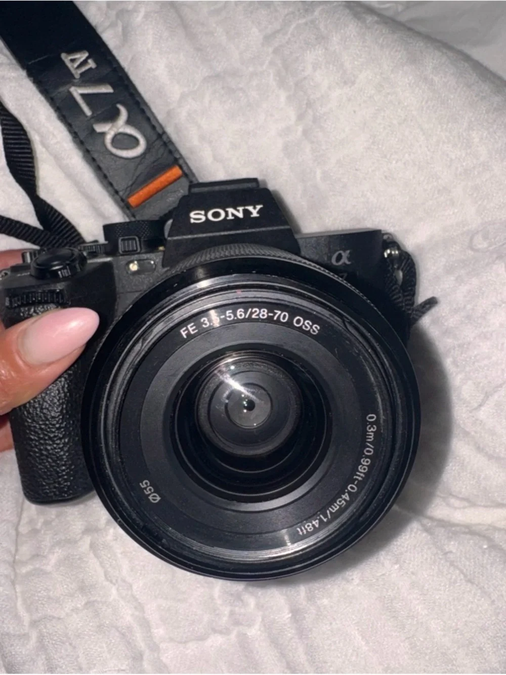 Sony Alpha a7 IV Mirrorless Camera + FE 28-70mm OSS Lens | Low Shutter Count